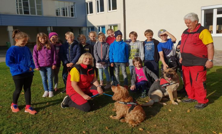 Über die tierischen Besucher freuten sich die Volksschüler aus Peilstein.