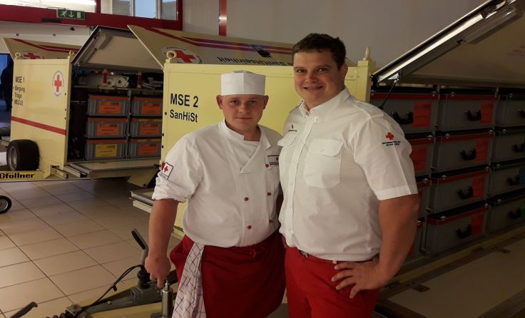 Feldkoch Michael Stritzinger (l.) und Patrick Starlinger in der KHD-Halle Foto: Rotes Kreuz