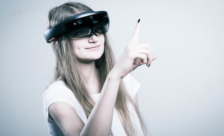 Mit der HoloLens-Brille öffnen sich virtuelle Welten. Foto: BBS Rohrbach