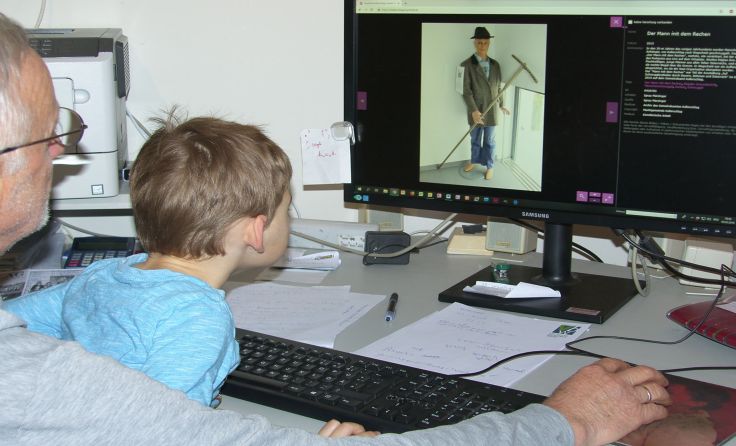 Schon Kinder lassen sich für das digitale Fotoarchiv Topothek begeistern. Foto: Topothek