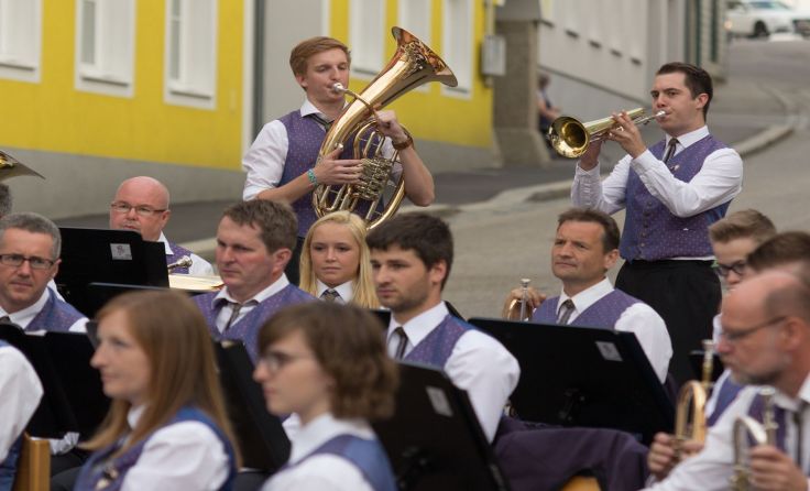 Sarleinsbachs Musiker geben ein Open Air-Konzert am Marktplatz. Foto: MV Sarleinsbach