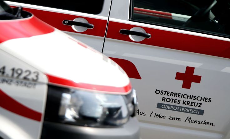 Das Rote Kreuz brachte den Verletzten mit einem Wadenbeinbruch ins Krankenhaus. Foto: Weihbold