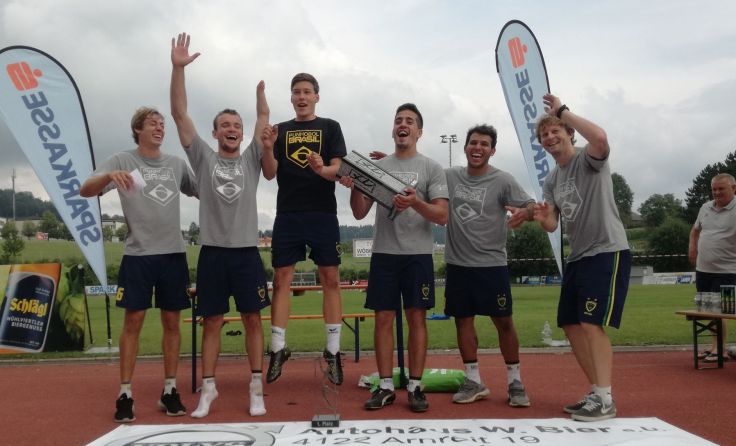Das brasilianische Faustball-Team konnte nach einer souveränen Leistung jubeln. Foto: Patrasso