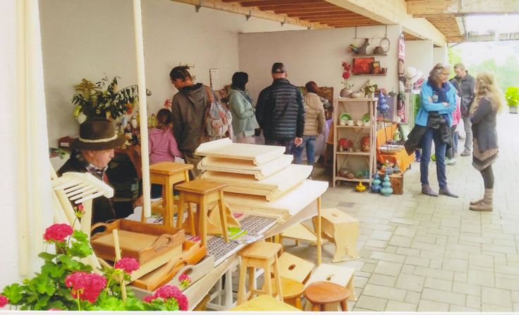 Beim Markt im Huberhof in Putzleinsdorf gibt es Kunstvolles zu erstehen. Foto: Reuter