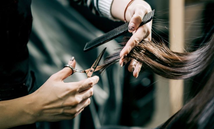 Friseure dürfen voraussichtlich ab Mai wieder aufsperren. Foto: t.max/Shutterstock.com