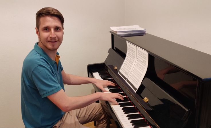 BBS-Musikpädagoge Stefan Reinthaler hat ein BBS Corona-Singprojekt initiiert. Foto: BBS Rohrbach