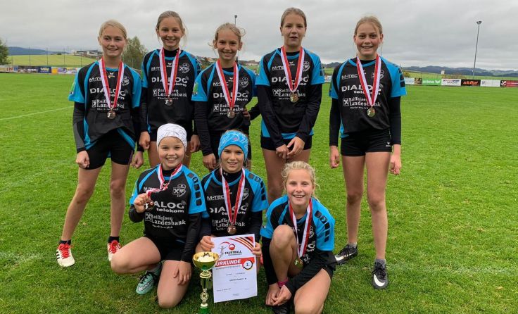 Die U12-Mädels aus Arnreit erkämpften sich den Vizelandesmeister-Titel. Foto: Manfred Lindorfer