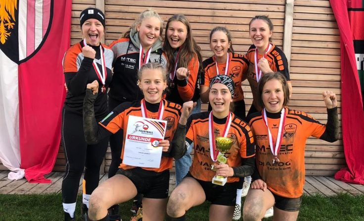 Die U16-Mädels freuen sich über die Bronze-Medaille. Foto: Sportunion Arnreit