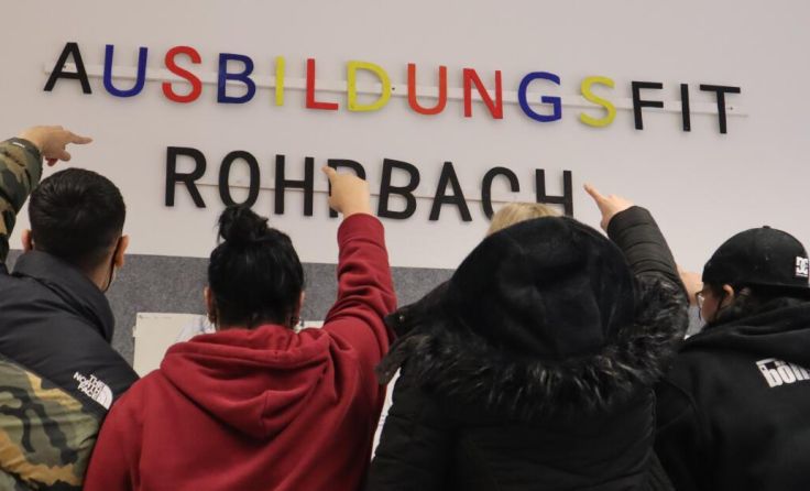 Jugendliche, die einen Ausbildungs- oder Lehrplatz suchen, bekommen bei Alom Hilfe. (Foto: ALOM)