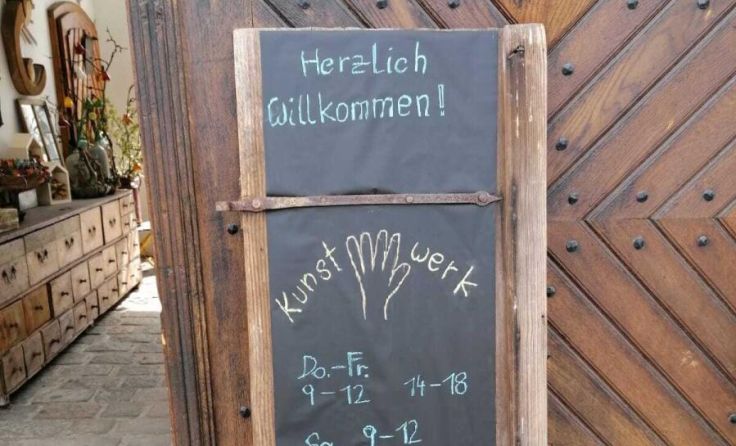Bis Schulschluss stellen Kunsthandwerker im Pflegerhof aus. (Foto: privat)