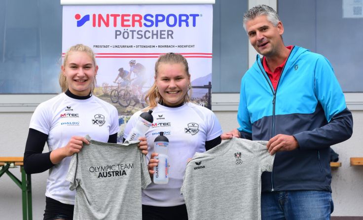 Anika und Lea Hartl wurden für WM-Silber geehrt. (Foto: Manfred Lindorfer)