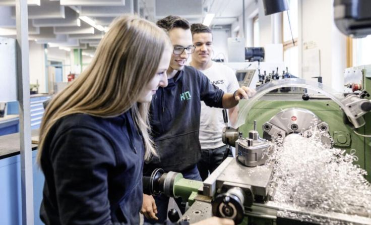 Theorie und Praxis werden an der HTL Neufelden gut kombiniert. (Foto: HTL Neufelden)