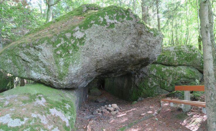 Der Hüllstein in Stratberg ist ein beeindruckendes Granit-Wollsack-Gebilde. (Foto: Deibl)