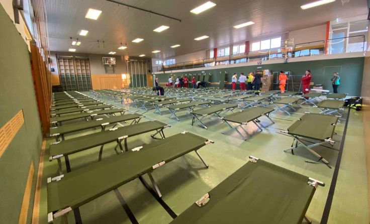 100 geflüchtete Menschen finden im Turnsaal Haslach Platz. Foto: Rotes Kreuz