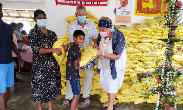 Margit und Dietmar Wengler helfen weiter den ärmsten Menschen in Unawatuna. (Foto: privat)
