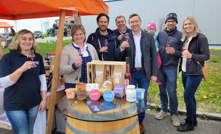 Das Genussmarkt-Team ist bereit für den ersten Markt am 12. Mai. (Foto: Angelika Gruber)