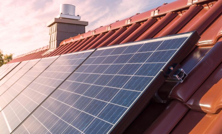 Eine Photovoltaik-Anlage am eigenen Dach macht Sinn. (Foto: tl6781 / stock.adobe.com)