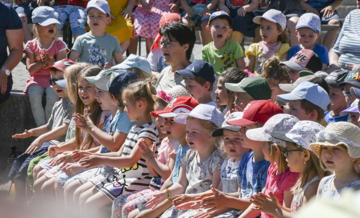 Begeistert stimmten Niederwaldkirchner Kinder ihre Lieder an. (Foto: Bernhard Falkinger)