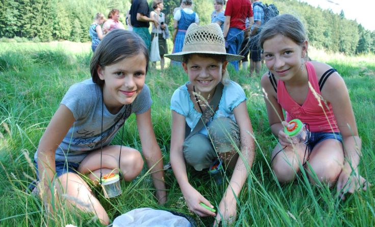 Junge Klimaforscher werden im Naturpark Mühlviertel aktiv. (Foto: Barbara Derntl)