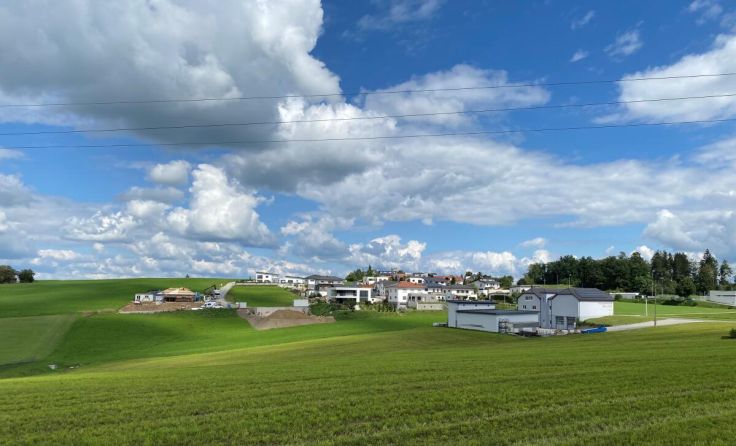Wohnen am Tischlerberg kommt gut an, hier wird laufend gebaut (Foto: Gemeinde Kirchberg)