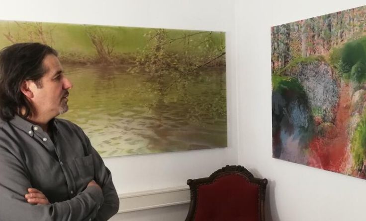 Thomas Paster hat fünf Gemälde zu Mühlviertler Kraftplätzen geschaffen. (Foto: Gahleitner)