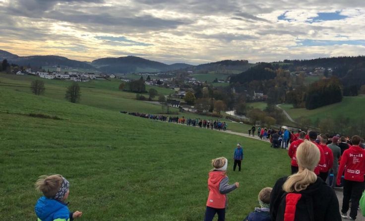 Scharenweise waren die Wandersleute für den guten Zweck unterwegs. (Foto: privat)
