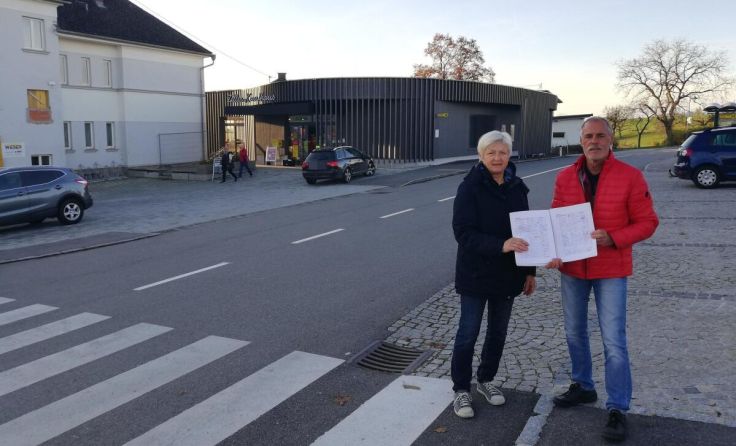 Elisabeth Leitner und Gerhard Laimer setzen sich für ein 30er-Tempolimit ein. (Foto: Gahleitner)