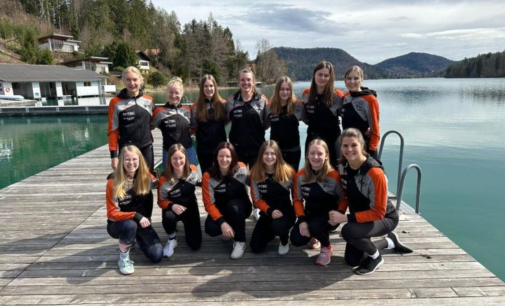 Die Arnreiter Faustballerinnen waren auf Trainingslager am Faaker See. (Foto: Sportunion Arnreit)