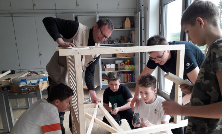 Mittelschüler schnupperten in den Tischlerberuf. (Foto: MS Haslach)