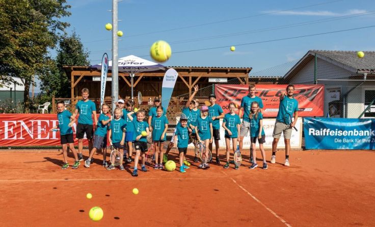 Sommerspaß auf dem Tennisplatz (Foto: healthquarter)
