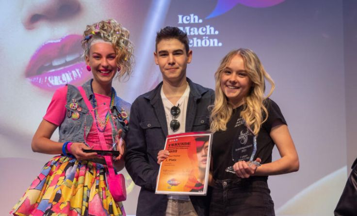 Anika Elisabeth Huber mit ihren beiden Modellen (Foto: Nikolaus Faistauer Photography)