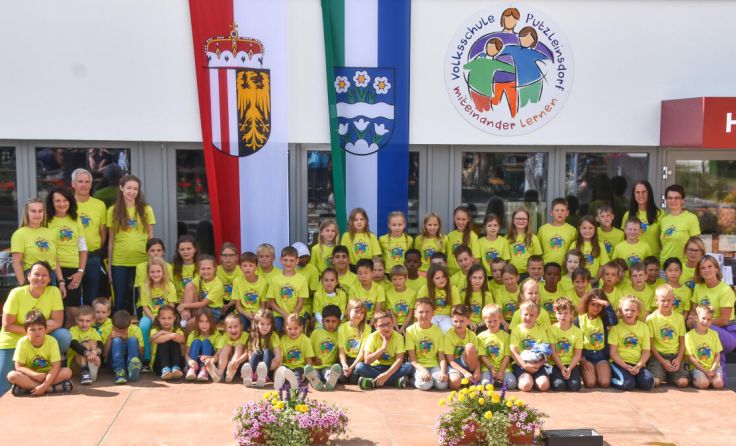 Feierstunde für die Kinder und Lehrer der Volksschule Putzleinsdorf (Foto: Karl Neissl)