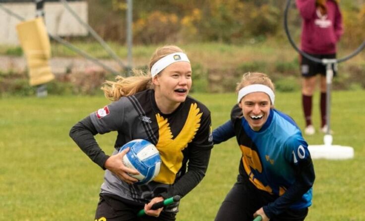 Beim Quadball treten Teams zu jeweils sieben Personen gegeneinander an. (Foto: quidditch-ooe.at)