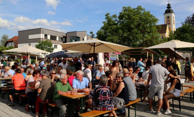 Vielfältiger bäuerlicher Genuss am Marktplatz (Foto: Leibetseder Josef)