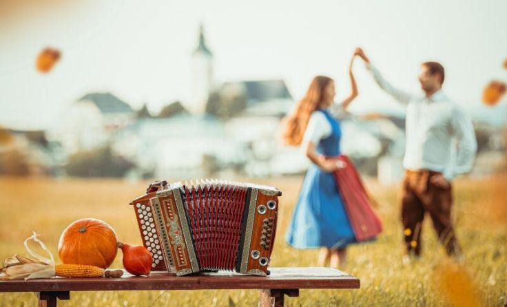 Die Volkstanzgruppe sorgt für heimatliche Klänge. (Foto: Michaela Eckerstorfer)