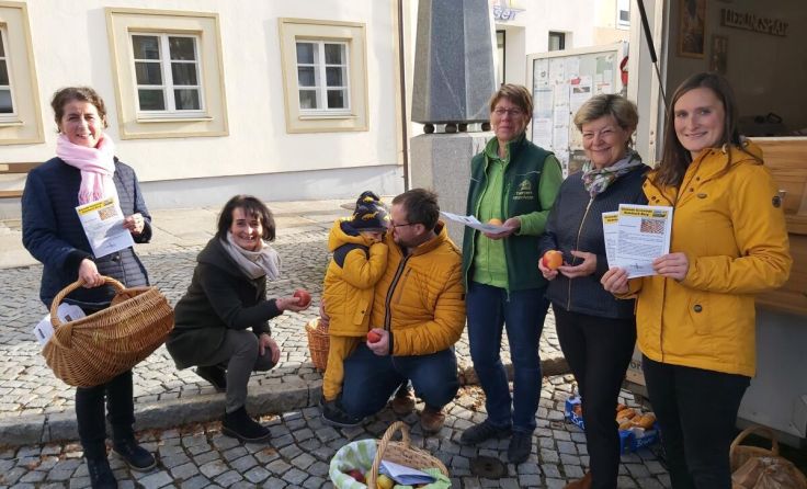 Gesunde Äpfel werden verteilt. (Foto: Gesunde Gemeinde)