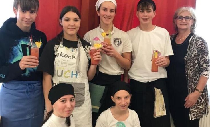 Poly-Schüler mixten alkoholfreie Cocktails. (Foto: Polytechnische Schule Neufelden)