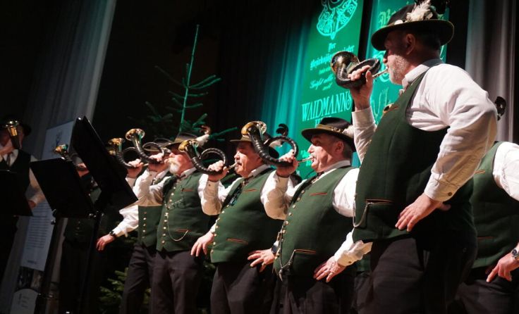 Die Jagdhornbläsergruppe Pfarrkirchen beim Bezirksjägertag (Foto: Gahleitner)