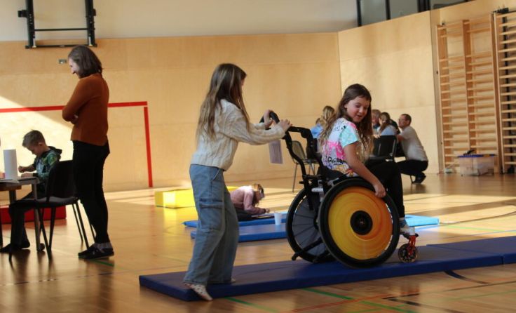 Volksschüler erfuhren hautnah, wie es ist, mit Einschränkungen zu leben. (Foto: privat)