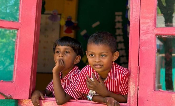 Frische Farben für den Kindergarten, neue Uniformen für die Kinder. (Foto: privat)
