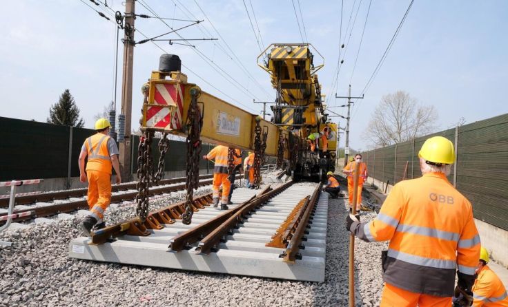 Der Weichenkran im Einsatz (Foto: ÖBB/Zenger)