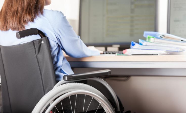 Annas Einschränkungen erfordern behindertengerechte Infrastruktur. (Foto: ia_64 - stock.adobe.com)
