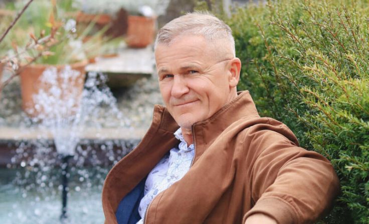Hans Zauner ist reisender und schreibender Gärtner. (Foto: RIZAGOdesign)