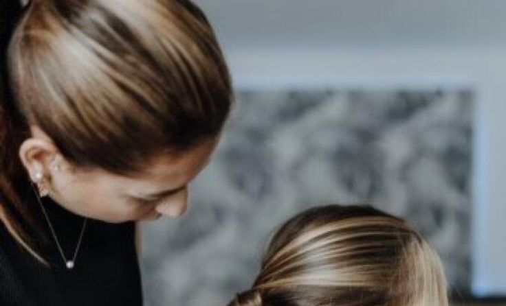 Iris Franziska Dietinger holt die neuesten Styling-Trends in ihren Salon. (Foto: ihrfriseur.at)