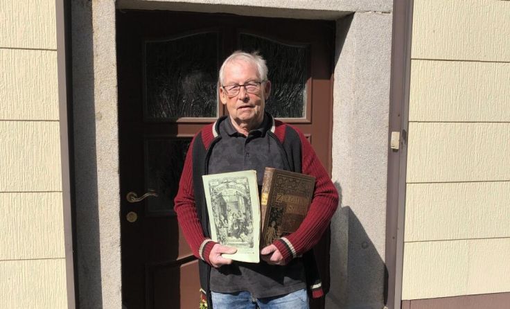 Gerhard Lauss hat alte Zeitungen an das Bezirksarchiv übergeben. (Foto: privat)
