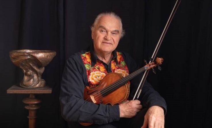 Miha Pogacnik lässt Bach-Werke erklingen. (Foto: Luka Kemperle)
