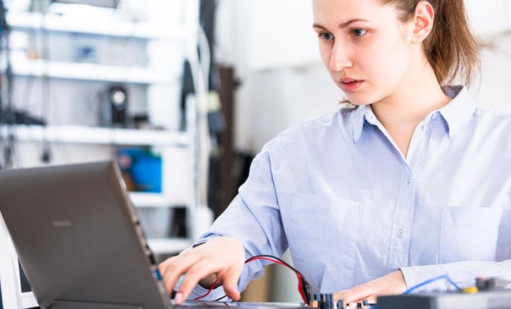 Der IT-Bereich bietet viele Berufsmöglichkeiten. (Foto: luchschenF - stock.adobe.com)