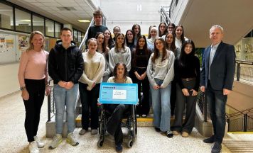 Biologieschüler aus dem Gymnasium Rohrbach helfen Anna