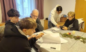 Neufeldens HTL-Schüler begleiten Senioren durch die digitale Welt