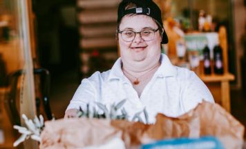 Ausstellung im Friedenshort rückt Menschen und ihre Lebensräume in den Blickpunkt